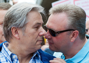 Berlins Regierender B&uuml;rgermeister Wowereit (SPD) und Innens...