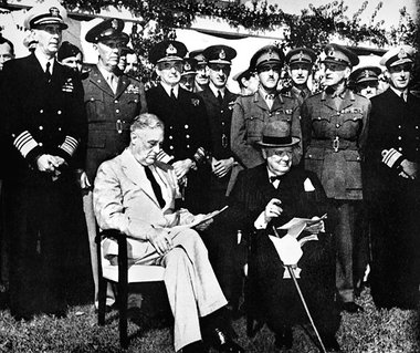 Casablanca 1943: US-Pr&auml;sident Roosevelt (l.) und der britis...