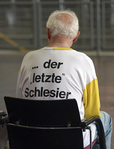 Der T-Shirt-Slogan ist noch nicht Wirklichkeit. Ein Besucher auf... Der T-Shirt-Slogan ist noch nicht Wirklichkeit. Ein Besucher auf...