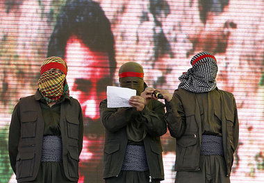 Vermummte Angeh&ouml;rige der PKK am 21. M&auml;rz w&auml;hrend ...