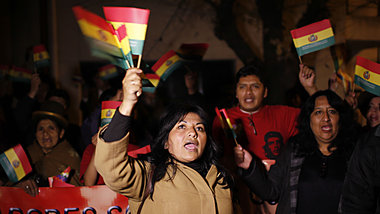 Spontaner Protest in der Nacht zum Mittwoch vor der französ... Spontaner Protest in der Nacht zum Mittwoch vor der französ...