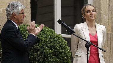 Raus mit Applaus: Frankreichs Umweltministerin Delphine Batho f&... Raus mit Applaus: Frankreichs Umweltministerin Delphine Batho f&...