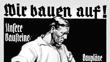 Bis in das Jahr 1933 hinein operierte die NSDAP mit sozialen bis... Bis in das Jahr 1933 hinein operierte die NSDAP mit sozialen bis...