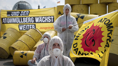 Protest von »ausgestrahlt« gegen das Endlagersuchges... Protest von »ausgestrahlt« gegen das Endlagersuchges...