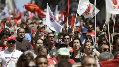 Protestmarsch durch Lissabon während des Generalstreiks am ... Protestmarsch durch Lissabon während des Generalstreiks am ...
