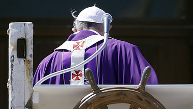 Papst Franziskus betete am Montag auf der italienischen Mittelme...