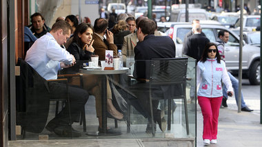 Abends treffen sich in Beirut Jung und Alt auf der Hamra-Straße