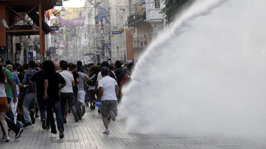 13. Juli, Istanbul nahe Taksim-Platz: Seit Ende Mai fast t&auml;...