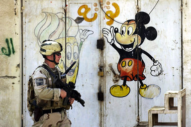 Mickey Mouse trifft Adolf Hitler oder auch einfache GIs im Irak