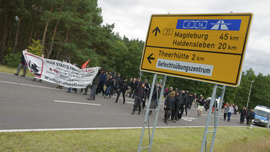 Im vergangenen Jahr gelang es Demonstranten, vor dem Zugang zum ...