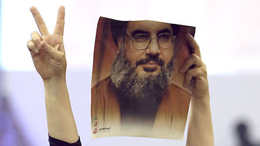 Anhängerin von Hisbollah-Chef Hassan Nasrallah am 24. Juli ... Anhängerin von Hisbollah-Chef Hassan Nasrallah am 24. Juli ...