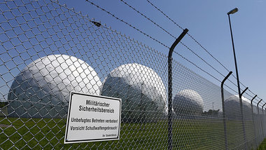 Als Abh&ouml;ranlage angeblich stillgelegt: Blick auf das Kasern...