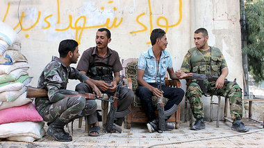 Kämpfer der »Freien Syrischen Armee« am Montag ... Kämpfer der »Freien Syrischen Armee« am Montag ...
