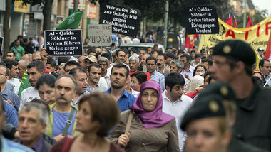 Nein zum Al-Qaida-Terror in Syrien: Demonstration kurdischer Gru...