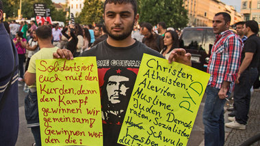 Demonstration gegen die Massaker der islamistischen Al-Nusra-Fro...