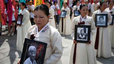 Demonstration am Mittwoch in Seoul: Koreanerinnen erinnern mit B...