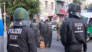 Bei der Gro&szlig;razzia gegen radikale Linke wurde auch das Hau...