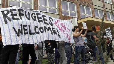 Solidaritätskundgebung zum Einzug der Flüchtlinge am M... Solidaritätskundgebung zum Einzug der Flüchtlinge am M...