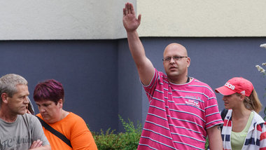 Haßbotschaft zum Einzug der Flüchtlinge in die Notunt... Haßbotschaft zum Einzug der Flüchtlinge in die Notunt...