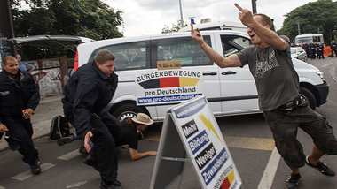 Protest gegen die »Pro-Deutschland«-Kundgebung am Mi... Protest gegen die »Pro-Deutschland«-Kundgebung am Mi...