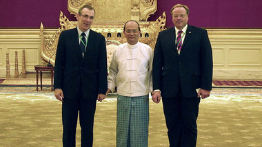 Weltweit im Einsatz: BRD-Entwicklungsminister Dirk Niebel (r.) u...