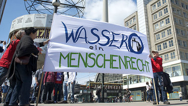Nein zur Privatisierung: Protest der Dienstleistungsgewerkschaft...