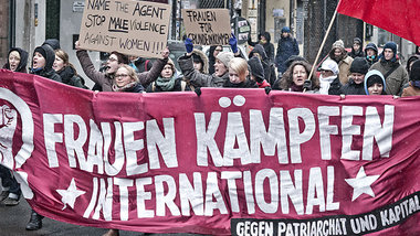 Anders als Alice Schwarzer meint, wird feministischer Protest vo... Anders als Alice Schwarzer meint, wird feministischer Protest vo...