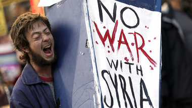 Protest gegen die drohende Aggression gegen Syrien am Donnerstag...