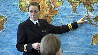Jugendoffizierinnen wie Kapit&auml;nleutnant Andrea Schulze mach...