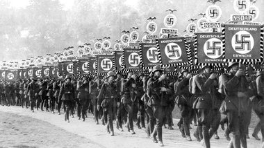 Im Gleichschritt für den Krieg: Mit militärischen Ritu... Im Gleichschritt für den Krieg: Mit militärischen Ritu...