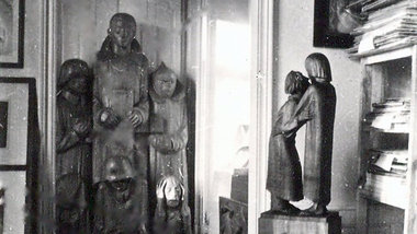 Ernst Barlachs »Magdeburger Ehrenmal« um 1940 im Keller der Nati... Ernst Barlachs »Magdeburger Ehrenmal« um 1940 im Keller der Nati...