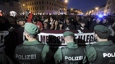 Die Teilnehmer der Demonstration »refugee struggle for fre... Die Teilnehmer der Demonstration »refugee struggle for fre...