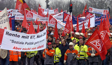 Saarlands Metaller auf der Straße gegen Rente mit 67 Saarlands Metaller auf der Straße gegen Rente mit 67