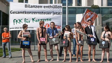 Die Großkonzerne müssen die Hosen runterlassen – ATTAC-Aktion am...