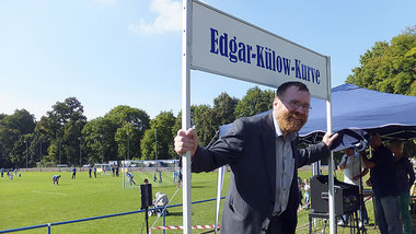 Das Feuer weitertragen: Volker Külow bei Einweihung der neu... Das Feuer weitertragen: Volker Külow bei Einweihung der neu...