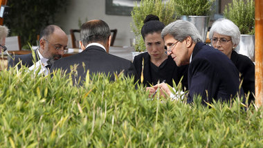 Wer heckt da was aus? John Kerry und Sergej Lawrow am Samstag in... Wer heckt da was aus? John Kerry und Sergej Lawrow am Samstag in...