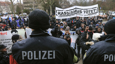 L&uuml;ckenlose Aufkl&auml;rung gefordert: Gedenkdemonstration f...
