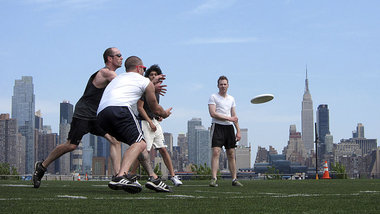 Frankfurt-Nied? Nein, wie alles begann: Ultimate Frisbee in eine... Frankfurt-Nied? Nein, wie alles begann: Ultimate Frisbee in eine...