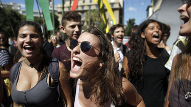 Abiturienten solidarisieren sich am Mittwoch in Athen mit ihren ... Abiturienten solidarisieren sich am Mittwoch in Athen mit ihren ...
