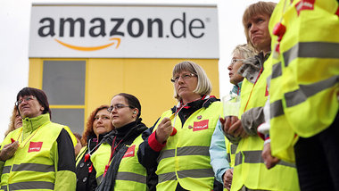 Streikauftakt in Leipzig: Amazon-Mitarbeiterinnen fordern einen ...