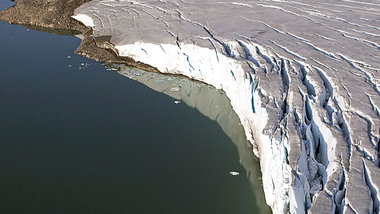 Schmelzendes Gr&ouml;nlandeis: Abbruchkante am Helheim Gletscher