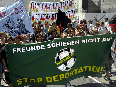 Von wegen »freiwillig« – die Praxis ist die Abschiebung