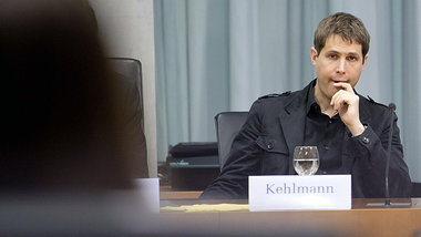 Vermessung des Namensschildes: prominenzges&auml;ttigt