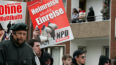 Hetze mit System: In Duisburg machen Neonazis seit Jahren gegen ...