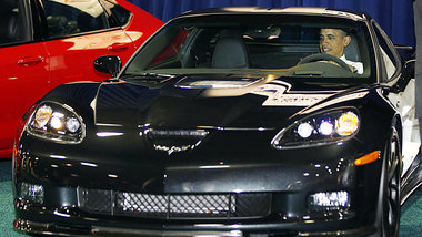Fest auf dem Gaspedal: US-Pr&auml;sident Obama auf Autoshow 2012...