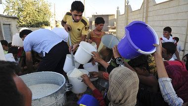Mit dem Krieg kam der Hunger nach Syrien. Hier erhalten Zivilist...