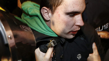 Luís Goñi im Polizeigriff Luís Goñi im Polizeigriff