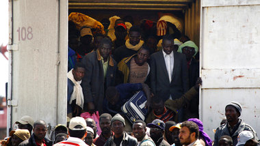 Fl&uuml;chtlinge in Misrata verlassen Libyen im Jahre 2011. F&uu...