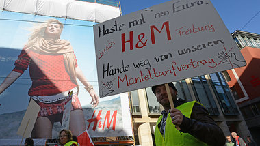 Warnstreik im Einzelhandel in Baden W&uuml;rttemberg (Freiburg, ...