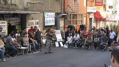 Modenschau als Protest &ndash; Kazova